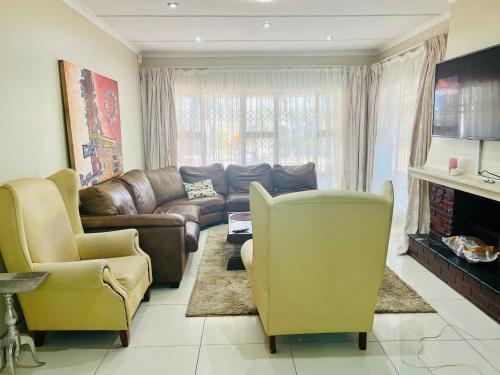 Shared lounge/TV area, Tedford House in Westville Shared lounge/TV area, Tedford House in Westville