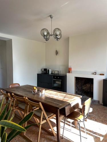 Kitchen, Le Presbytere, maison de campagne familiale in Chennebrun Kitchen, Le Presbytere, maison de campagne familiale in Chennebrun