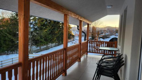 Erkély/terasz, Kuća sa lepim pogledom - porodica Čolović (Kuca sa lepim pogledom - porodica Colovic) in Rudno Erkély/terasz, Kuća sa lepim pogledom - porodica Čolović (Kuca sa lepim pogledom - porodica Colovic) in Rudno