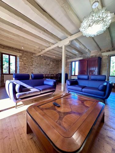 Maison d'Antan - PiscineJardinClim - Bourg de Cuzance in 屈藏斯 Maison d'Antan - PiscineJardinClim - Bourg de Cuzance in 屈藏斯