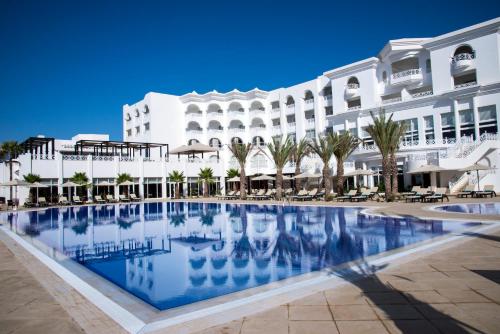 Swimmingpool, Radisson Blu Resort & Thalasso, Hammamet in Hammamet Swimmingpool, Radisson Blu Resort & Thalasso, Hammamet in Hammamet