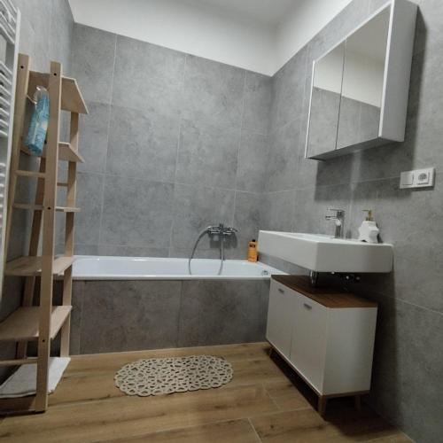 Angel in คราโลโว โปเล Angel in คราโลโว โปเล