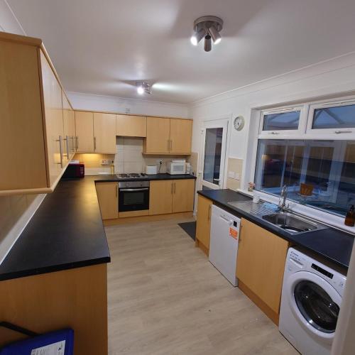 RF-Entire House-Central Scotland-Falkirk, Self-Check-in , Pet-friendly and with Parking in Falkirk North RF-Entire House-Central Scotland-Falkirk, Self-Check-in , Pet-friendly and with Parking in Falkirk North