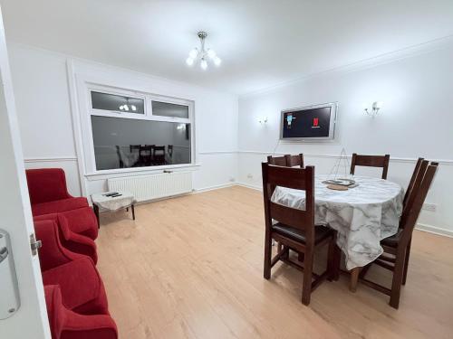 RF-Entire House-Central Scotland-Falkirk, Self-Check-in , Pet-friendly and with Parking in Falkirk North RF-Entire House-Central Scotland-Falkirk, Self-Check-in , Pet-friendly and with Parking in Falkirk North