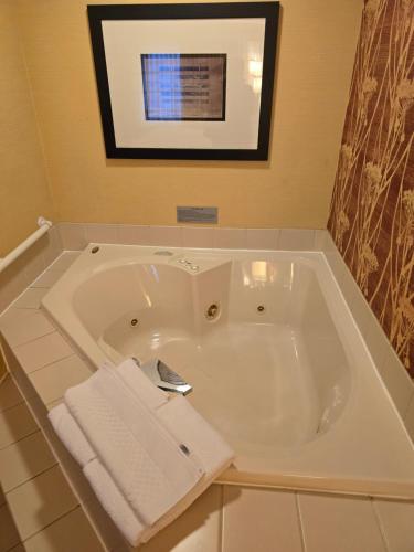 Hot tub, Country Inn & Suites by Radisson, Convention Center in Altoona (PA) Hot tub, Country Inn & Suites by Radisson, Convention Center in Altoona (PA)