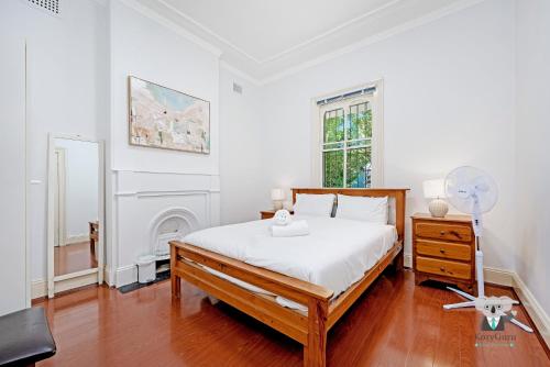 KozyGuru Ashfield Cozy 4Bed house Great Location in Ashfield KozyGuru Ashfield Cozy 4Bed house Great Location in Ashfield