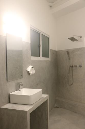 Bathroom, A.V.N HOMESTAY in Galle Bathroom, A.V.N HOMESTAY in Galle