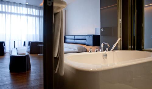 Cơ sở vật chất, Puerta America Hotel (Puerta America hotel) in Madrid Cơ sở vật chất, Puerta America Hotel (Puerta America hotel) in Madrid