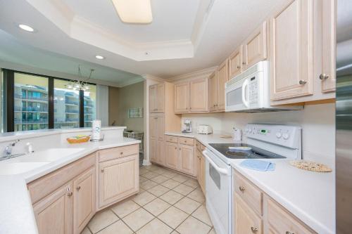 Phoenix on the Bay 1314 condo in Caswell Phoenix on the Bay 1314 condo in Caswell