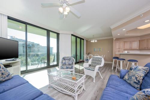 Phoenix on the Bay 1314 condo in Caswell Phoenix on the Bay 1314 condo in Caswell