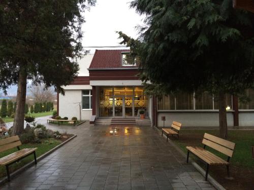 Bejárat, Prenociste Gazela in Pirot Bejárat, Prenociste Gazela in Pirot