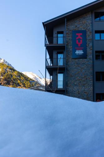 Vista, KY Mountain Hostel Arinsal in Mas de Ribafeta Vista, KY Mountain Hostel Arinsal in Mas de Ribafeta