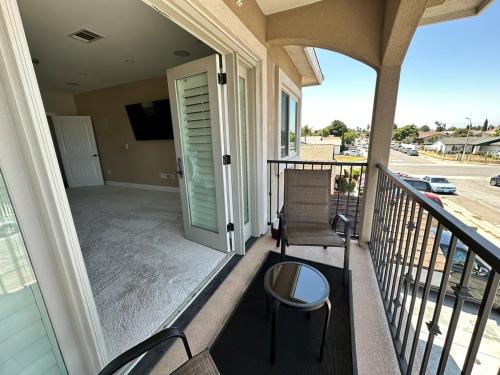 Luxurious Family-Friendly Getaway in Sorrento Valley / Mira Mesa Luxurious Family-Friendly Getaway in Sorrento Valley / Mira Mesa