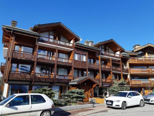 Charmant 2 pieces traversant a Courchevel, idealement situe face aux pistes et pres de la Maison des in Les Brigues Charmant 2 pieces traversant a Courchevel, idealement situe face aux pistes et pres de la Maison des in Les Brigues