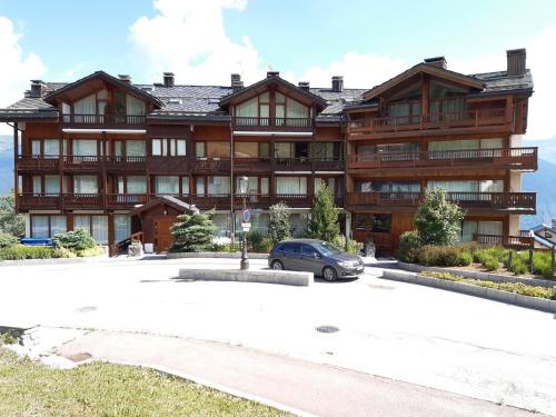 Charmant 2 pieces traversant a Courchevel, idealement situe face aux pistes et pres de la Maison des in Les Brigues Charmant 2 pieces traversant a Courchevel, idealement situe face aux pistes et pres de la Maison des in Les Brigues