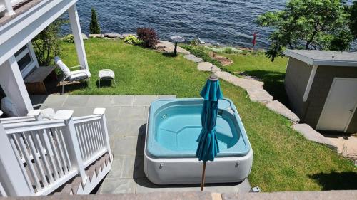 Loza house adirondack screened-in porch unit lake front in Plattsburgh Loza house adirondack screened-in porch unit lake front in Plattsburgh