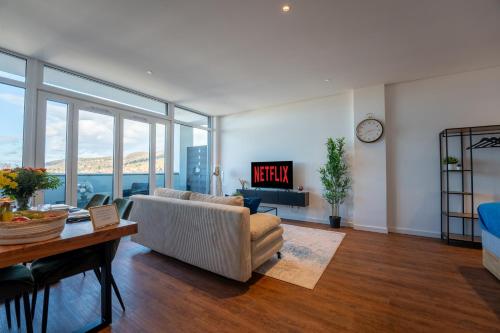 zonă comună salon/TV, SCHLOSSBERG RESIDENCES - 3 Glocken Luxury PENTHOUSE-Apartments in Weinheim zonă comună salon/TV, SCHLOSSBERG RESIDENCES - 3 Glocken Luxury PENTHOUSE-Apartments in Weinheim