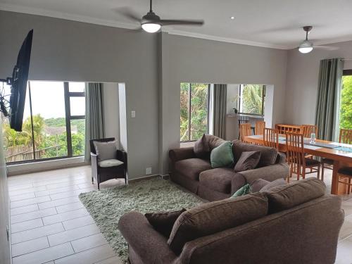 Shared lounge/TV area, Cove Rock Beachhouse in Graceland Shared lounge/TV area, Cove Rock Beachhouse in Graceland