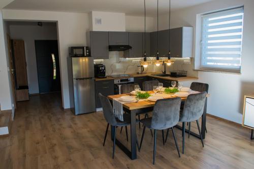 Létesítmények, Stymbroch in Dursztyn Létesítmények, Stymbroch in Dursztyn