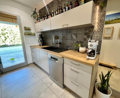 مطبخ, Villa entière au calme avec piscine partagée et jardin (Villa entiere au calme avec piscine partagee et jardin) in Pertuis Town Center مطبخ, Villa entière au calme avec piscine partagée et jardin (Villa entiere au calme avec piscine partagee et jardin) in Pertuis Town Center