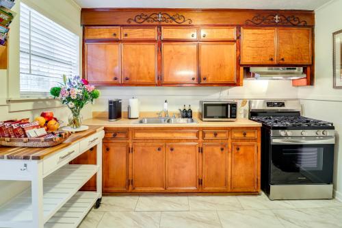 Family-Friendly Home in Jackson about 3 Mi to Stadium in ฟอนเดรน Family-Friendly Home in Jackson about 3 Mi to Stadium in ฟอนเดรน