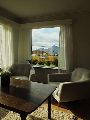 Romslig kystperle med sjel i Skulsfjord Tromsø in Grotfjord Romslig kystperle med sjel i Skulsfjord Tromsø in Grotfjord
