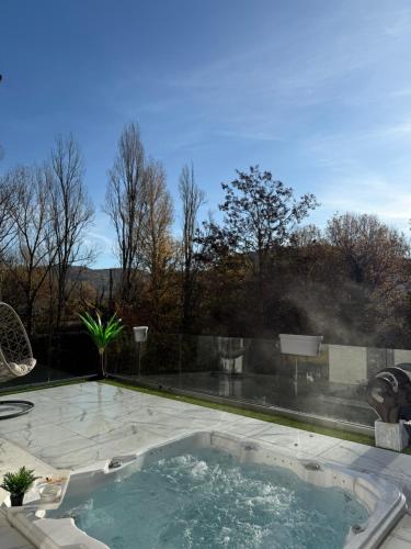 Magnifique maison vue spa détente nature à Limoux (Magnifique maison vue spa detente nature a Limoux) in 利穆 Magnifique maison vue spa détente nature à Limoux (Magnifique maison vue spa detente nature a Limoux) in 利穆