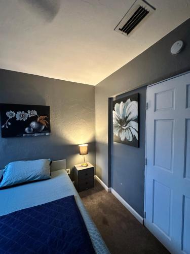 Cozy Private Double Room in Midtown Cozy Private Double Room in Midtown
