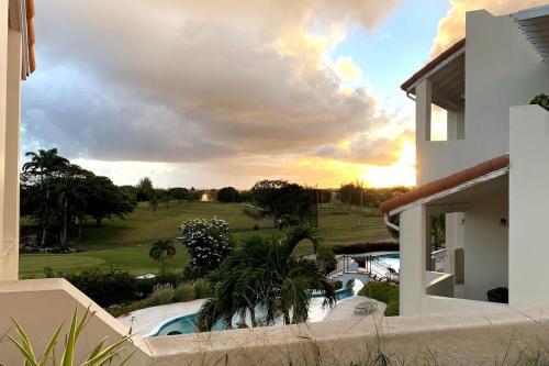 Pemandangan, 2Bed Modern Condo with AC, Pool, Rooftop patio, 5 Min to Beach in Oistins Pemandangan, 2Bed Modern Condo with AC, Pool, Rooftop patio, 5 Min to Beach in Oistins