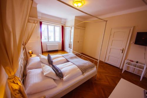 This photo about Hotel Carinthia Velden shared on HyHotel.com