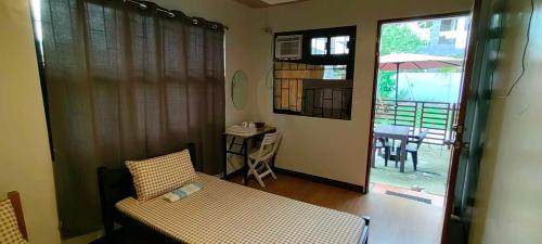 ELyn's Guesthouse -Studio Unit -Family Room with WIFI, Netflix, parking space in Catalunan Grande ELyn's Guesthouse -Studio Unit -Family Room with WIFI, Netflix, parking space in Catalunan Grande