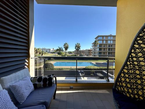 Varanda/terraço, Quarteira Stylish 3 with Pool by Homing in Quarteira Varanda/terraço, Quarteira Stylish 3 with Pool by Homing in Quarteira