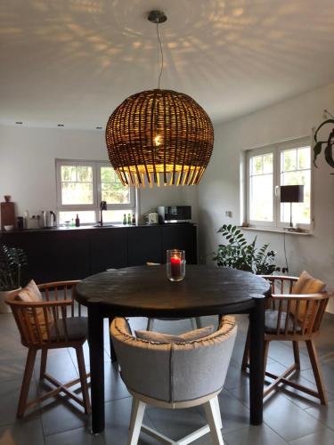 Geschmackvolle Wohnung für 4-5 Personen - riesige Dachterrasse (Geschmackvolle Wohnung fur 4-5 Personen - riesige Dachterrasse) in Haigerloch Geschmackvolle Wohnung für 4-5 Personen - riesige Dachterrasse (Geschmackvolle Wohnung fur 4-5 Personen - riesige Dachterrasse) in Haigerloch