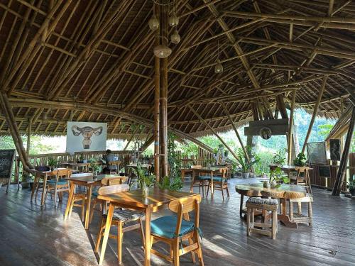 Restaurant, Dodoha Mosintuwu in Tentena Restaurant, Dodoha Mosintuwu in Tentena