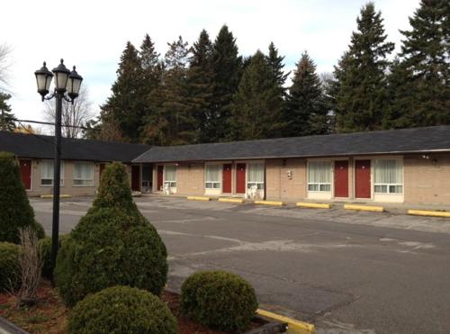 Bejárat, Lotus Motel in Cobourg (ON) Bejárat, Lotus Motel in Cobourg (ON)