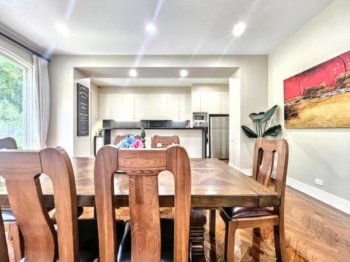 Rowen Manor House in Balwyn Rowen Manor House in Balwyn