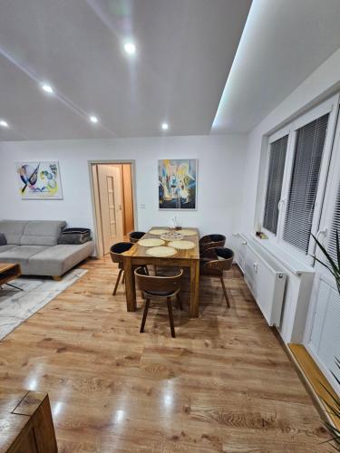 Apartmán u Petra (Apartman u Petra) in บานสกาสเตียฟนิกา Apartmán u Petra (Apartman u Petra) in บานสกาสเตียฟนิกา