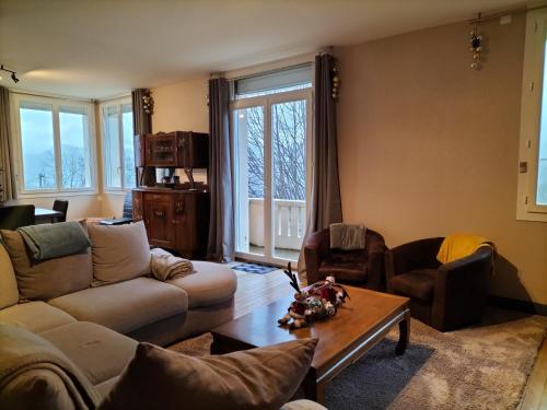 Közös társalgó / TV, Le Gîte des Trois Seigneurs (Le Gite des Trois Seigneurs) in Surba Közös társalgó / TV, Le Gîte des Trois Seigneurs (Le Gite des Trois Seigneurs) in Surba