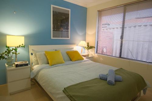 Airport 6BR Haven - Quiet Yard & AC in แคนนิง เวล Airport 6BR Haven - Quiet Yard & AC in แคนนิง เวล