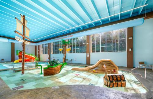 Swimming pool, Compass by Margaritaville Hotel Pigeon Forge in Pigeon Forge (TN) Swimming pool, Compass by Margaritaville Hotel Pigeon Forge in Pigeon Forge (TN)