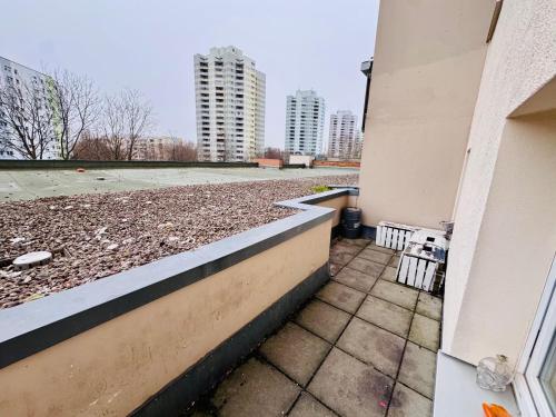 Balcony/terrace, GDR Flat with Rooftop Terrace Zingster Str in Hohenschönhausen Balcony/terrace, GDR Flat with Rooftop Terrace Zingster Str in Hohenschönhausen