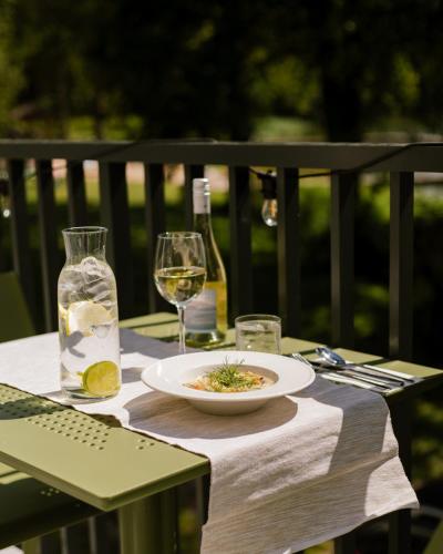 مطعم, Ośrodek Wypoczynkowy Świerkocin (Osrodek Wypoczynkowy Swierkocin) in Mierki مطعم, Ośrodek Wypoczynkowy Świerkocin (Osrodek Wypoczynkowy Swierkocin) in Mierki