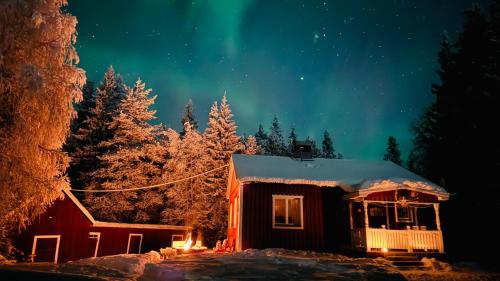 A szálláshely kívülről, Ferienhaus in der Natur bei Arvidsjaur in Lappland near Arvidsjauri repülőtér A szálláshely kívülről, Ferienhaus in der Natur bei Arvidsjaur in Lappland near Arvidsjauri repülőtér