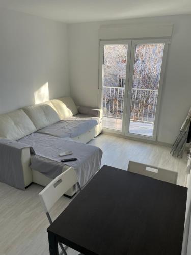 Apartamento luminoso en Rocafort in Villaverde Apartamento luminoso en Rocafort in Villaverde