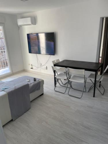 Apartamento luminoso en Rocafort in Villaverde Apartamento luminoso en Rocafort in Villaverde