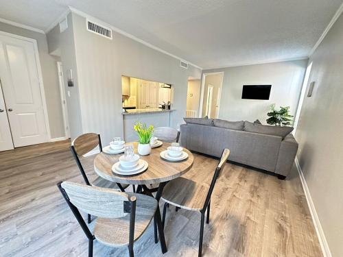 Cozy Bay House Apartment in Houston near Kemah Boardwalk in Nassau Bay Cozy Bay House Apartment in Houston near Kemah Boardwalk in Nassau Bay