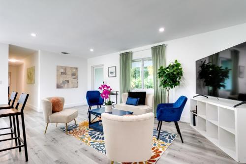 Spacious and Serene Miami Home Walk to Metrorail! in South Miami Spacious and Serene Miami Home Walk to Metrorail! in South Miami