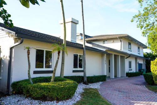 Grand Home Jacuzzi, Heated Pool, Games, BB Court L20 in Palmetto Estates Grand Home Jacuzzi, Heated Pool, Games, BB Court L20 in Palmetto Estates