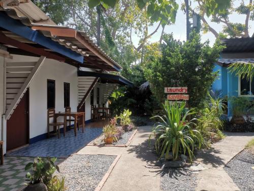 Lanta bluewave Bungkalow in Baan Klong Khong Lanta bluewave Bungkalow in Baan Klong Khong