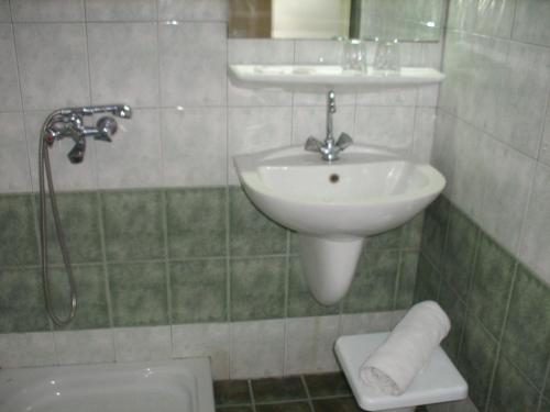 Claridge Hotel - image 14